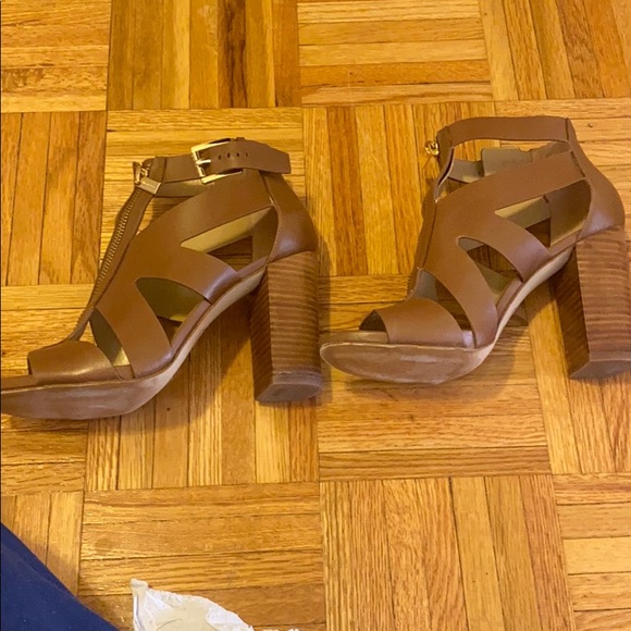 Micheal Kors Anya Open Toe Sandles - Picture 6 of 8